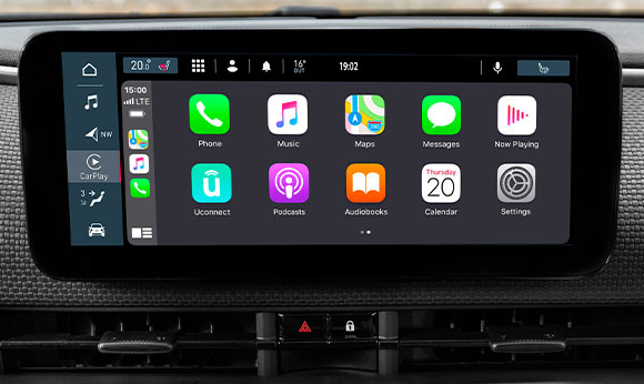 500bev-Infotainment-AppleCarplay-Desktop_580X346